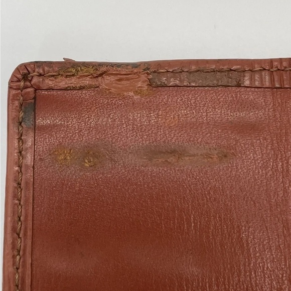 Louis Vuitton Epi Leather 4-Ring Key Holder Wallet - Picture 10 of 13